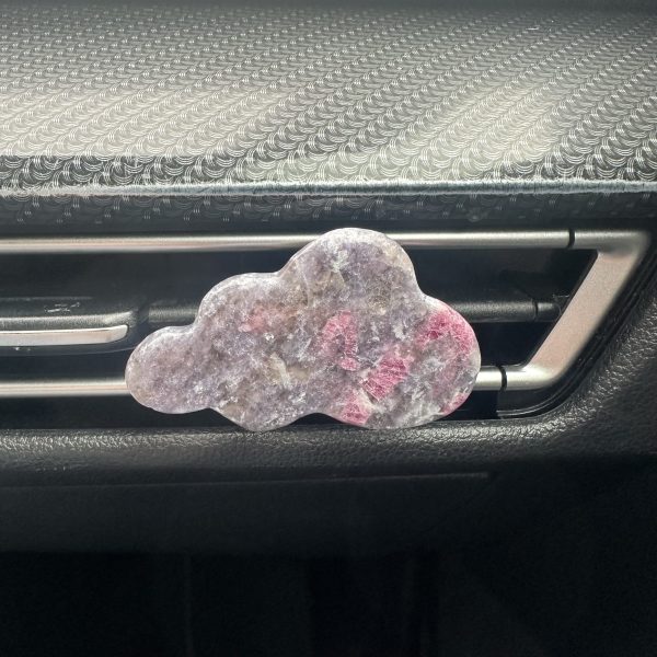 Pegmatiet (lepidoliet met Roze Toermalijn) wolkje voor in de auto